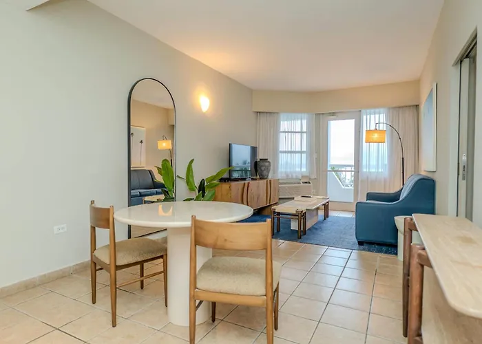Comfort Inn & Suites Levittown