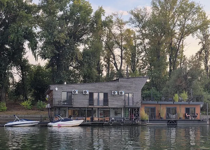 B&B Botel Charlie Belgrade