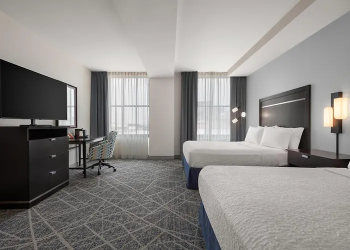 Hampton Inn And Suites Cincinnati - Downtown