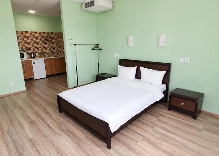 Luxor Inn & Suites Чернівці