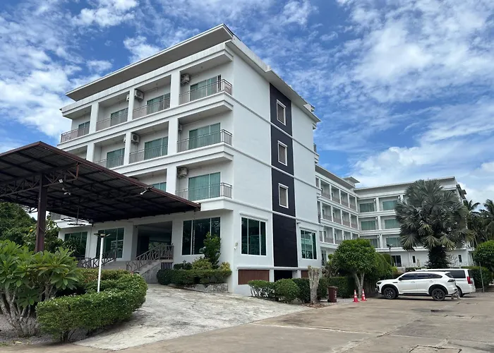 Southgate Residence Hotel - Sha Certified Chumphon