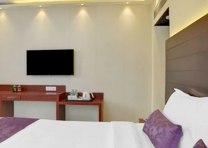 Treebo Premium The Crystal, Chinar Park Hotel Kolkata