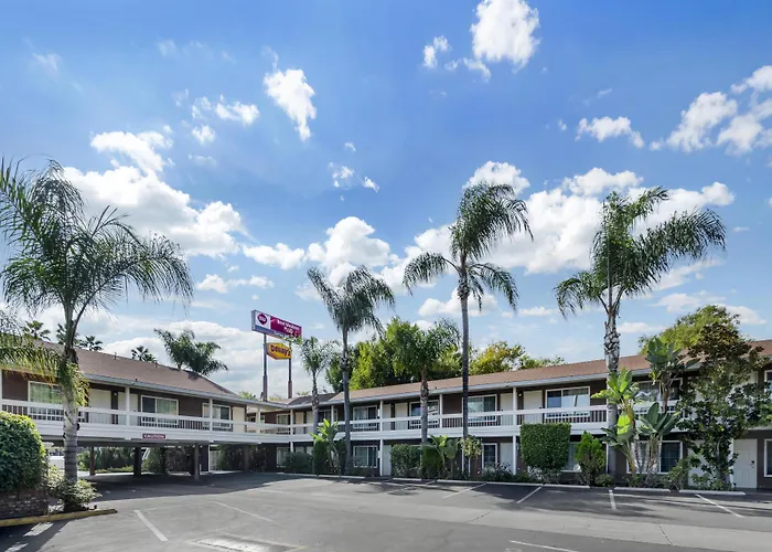 Best Western Plus Carriage Inn Los Angeles