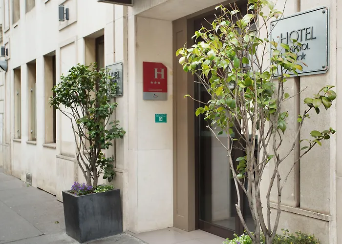 Hotel Eiffel Capitol Parijs