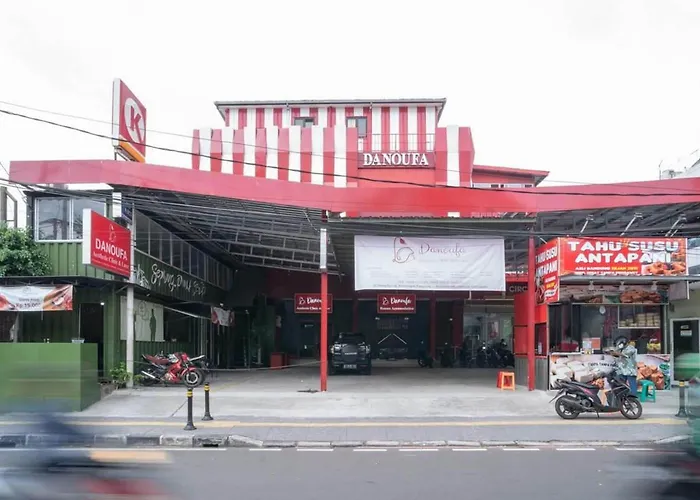 RedDoorz Plus @ Rawamangun Jakarta