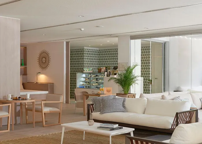 Melia South Beach Магалуф