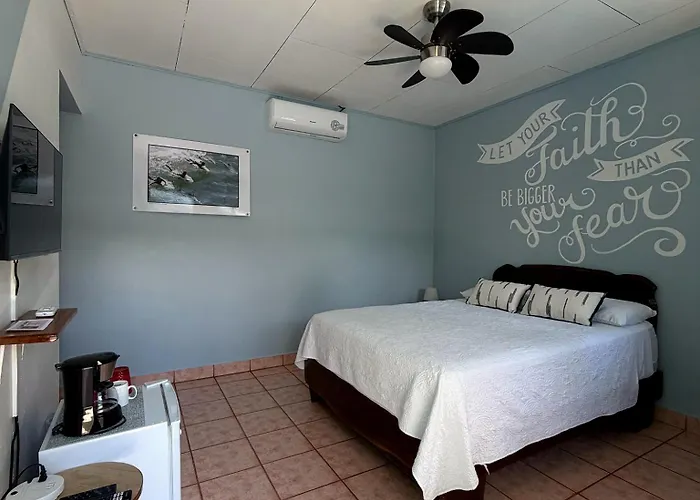 Hotel Perico Azul & Surf Camp Jaco