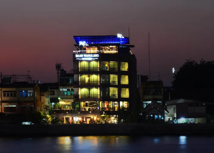 Baan Wanglang Riverside, Banguecoque