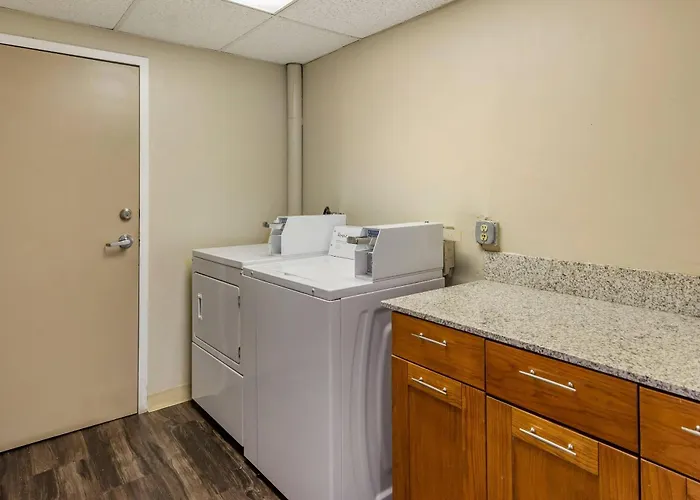 Comfort Inn & Suites Near Six Flags Lithia Springs