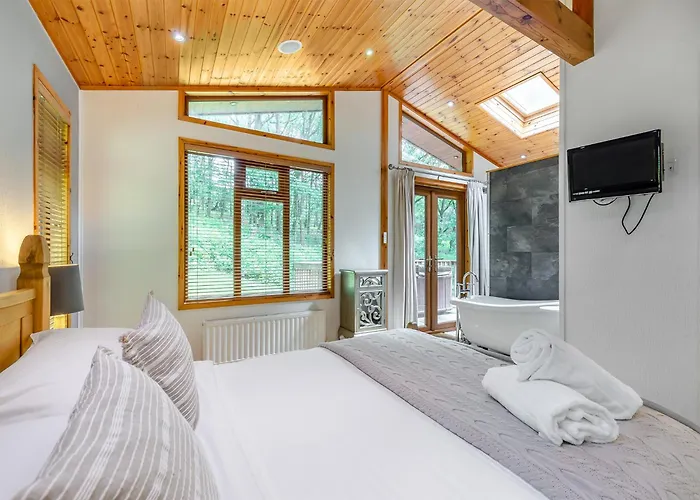 Charlesworth Lodges Glossop