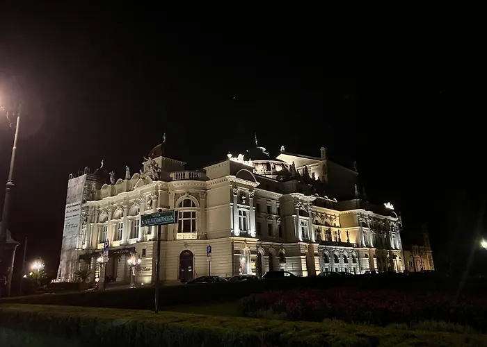 Cracow Central Aparthotel Краків