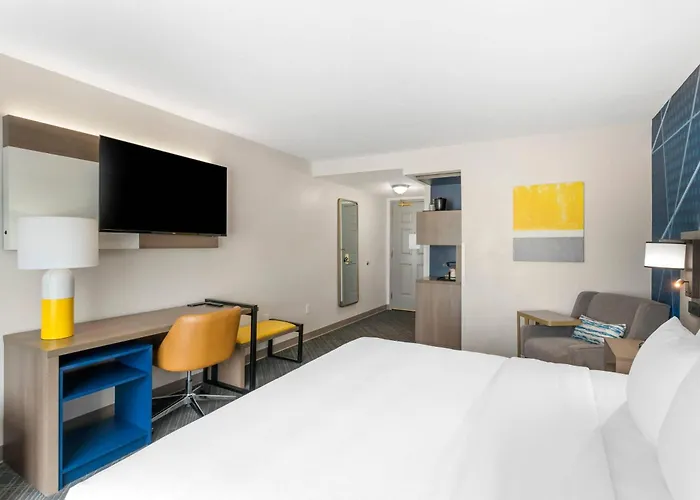 Comfort Inn & Suites Hampton Near Coliseum