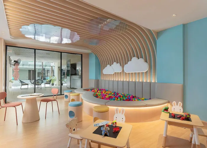 Novotel Living Bangkok Sukhumvit Legacy