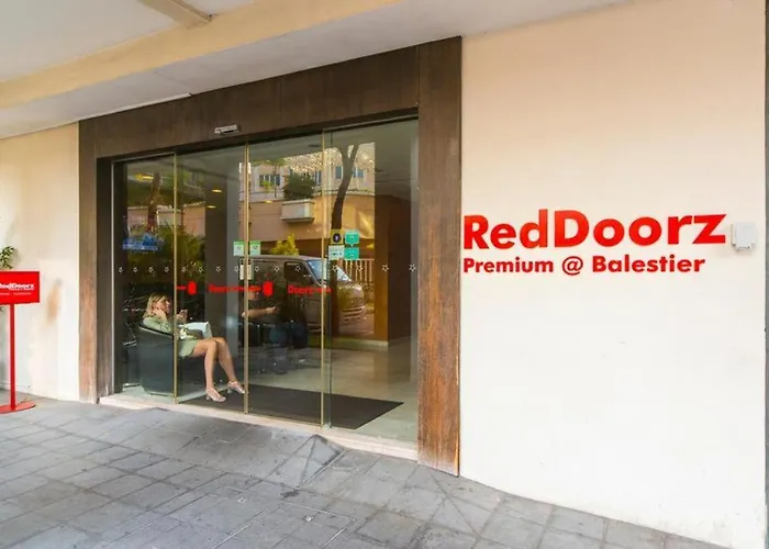Reddoorz Premium @ Balestier Hotel Singapore