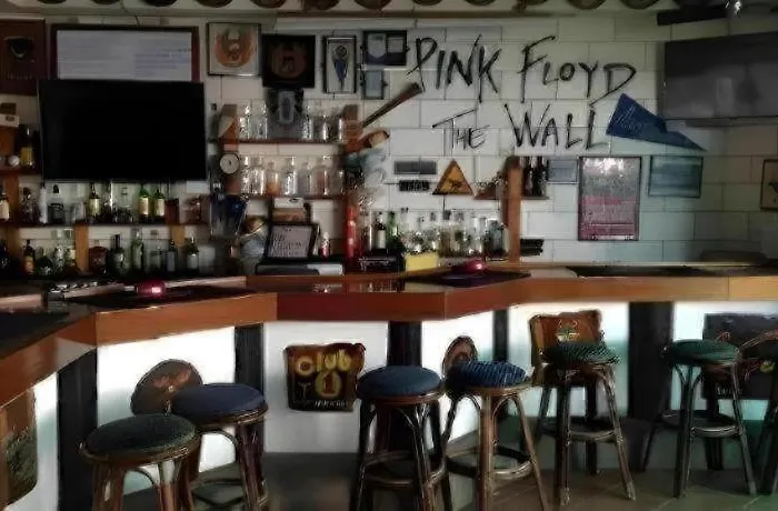 Harleys Pub And Hotel Subic