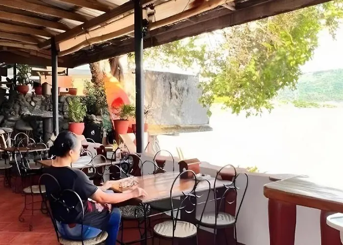 Harleys Pub And Hotel Subic