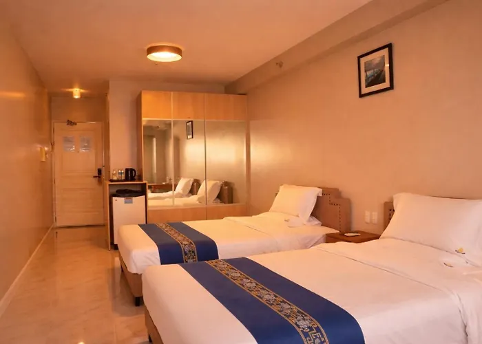 Extremeli Suites - Monarch Manila