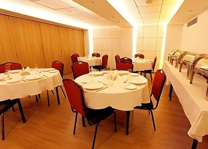 Mumbai Metro - The Executive Hotel