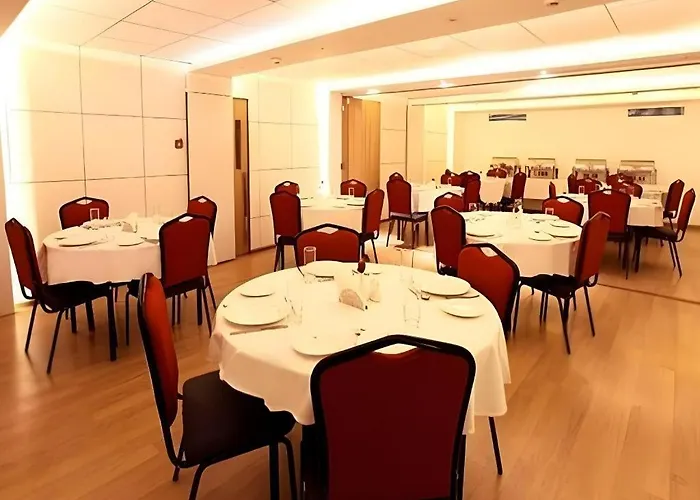 Mumbai Metro - The Executive Hotel
