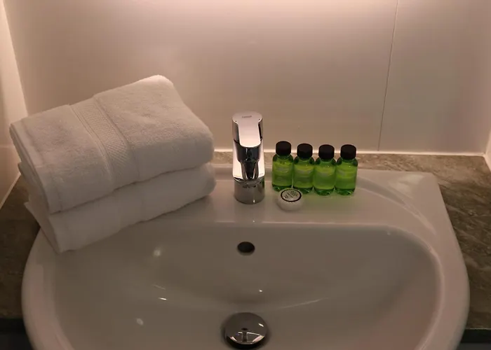Howard Winchester Hotel London
