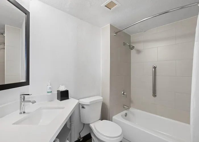 Greentree Inn & Suites Phoenix Sky Harbor