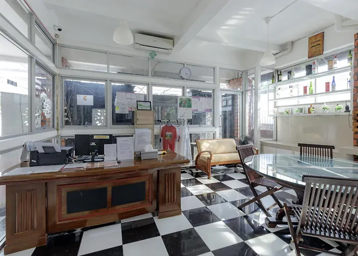 RedDoorz Plus At Ampera Raya Jakarta