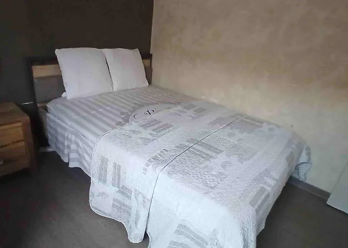 Ferienwohnung Les Pieds Dans L'Eau Nizza