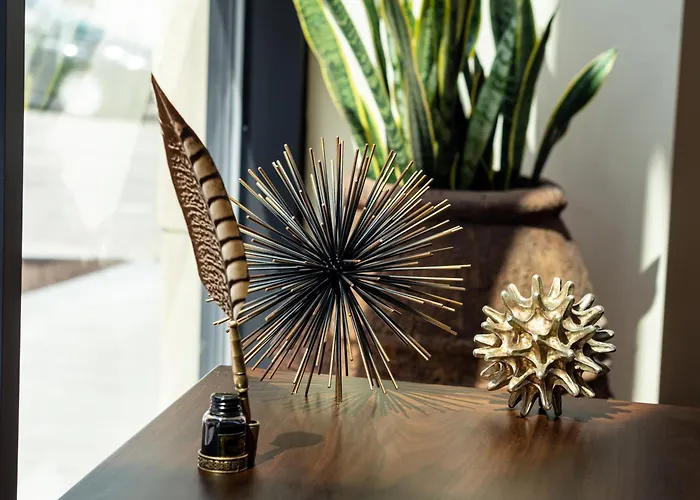 The Peregrine Omaha Downtown Curio Collection By Hilton Hotel