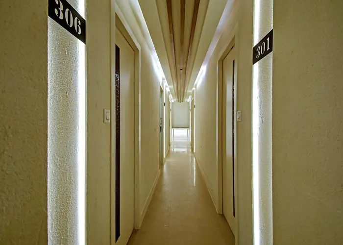 Collection O Snowfox Hotel Kolkata
