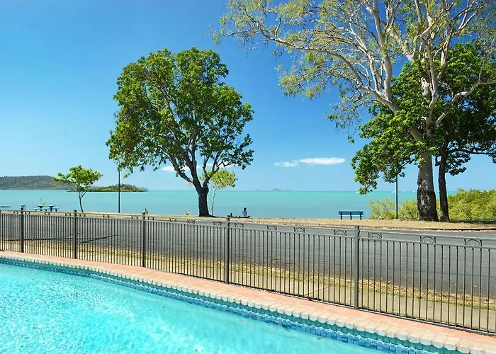 Whitsunday Waterfront Apartments Airlie Beach