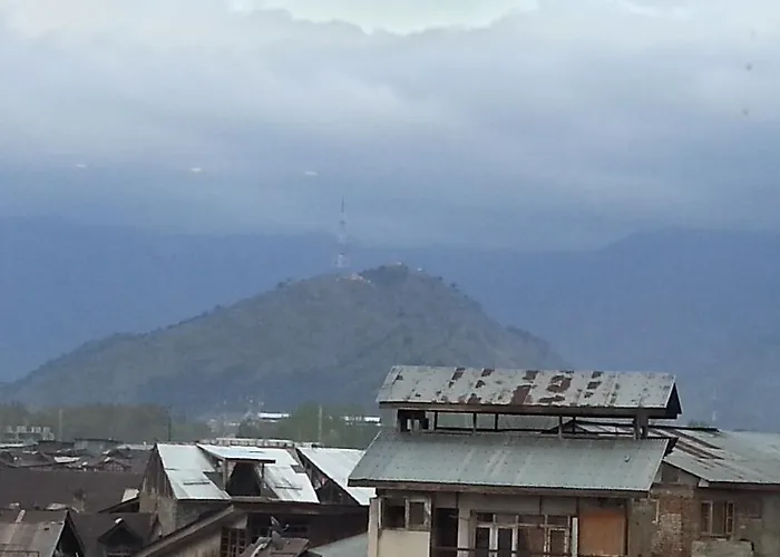 Hotel Aksa Srinagar 