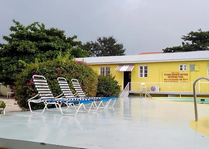 Port Of Call Hotel Black River