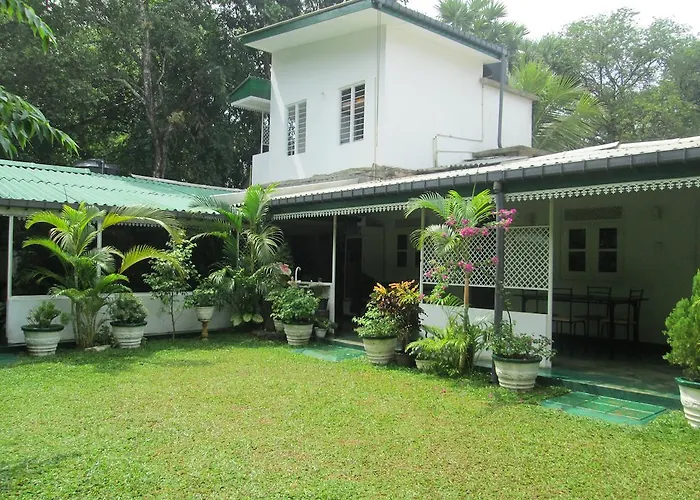 Levi'S Tourist - Anuradhapura Hotel