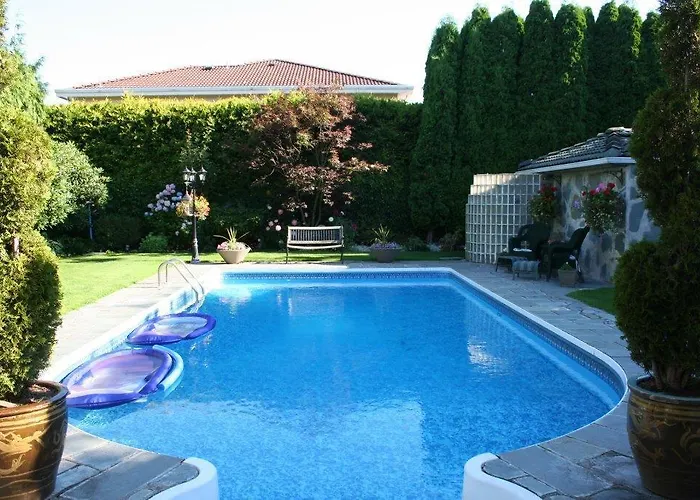 The Stone Hedge Bed And Breakfast Richmond