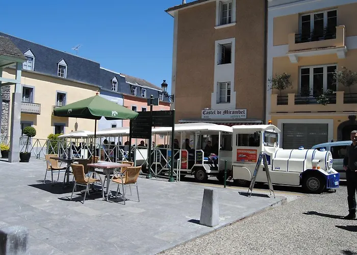 Logis Hotel Castel De Mirambel Lourdes