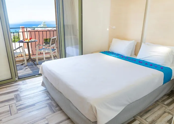 Finas Hotel Pefki 