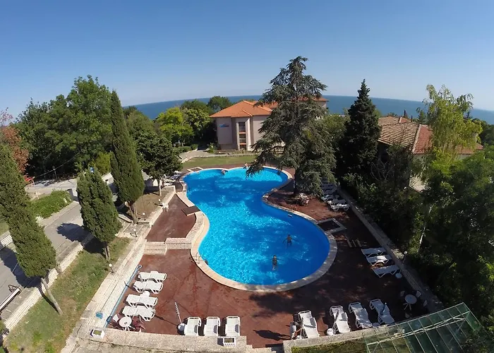 Bisser Hotel - Free Parking - Free Pool Access Balchik