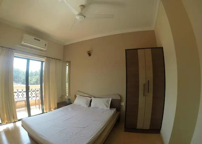Ocean Crest Hotel Colva