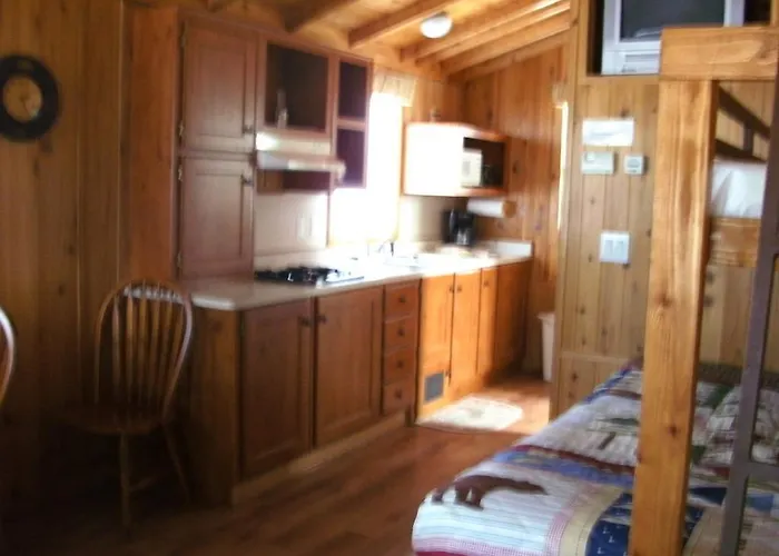 Bend-Sunriver Camping Resort Studio Cabin 6