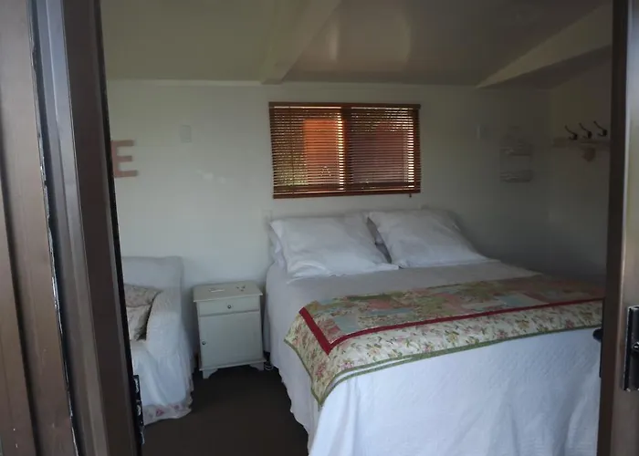 Long Bay Motor Camp Hotel Coromandel