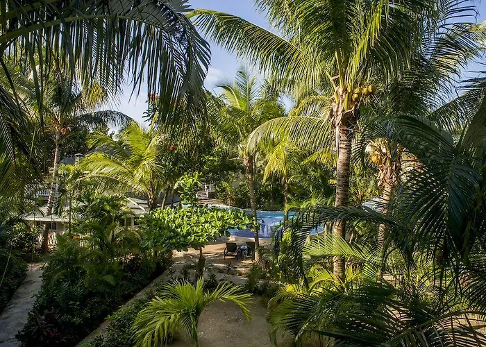 Paradise Oceanic Hotel West Bay