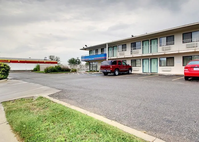 Motel 6 Manhattan Kansas