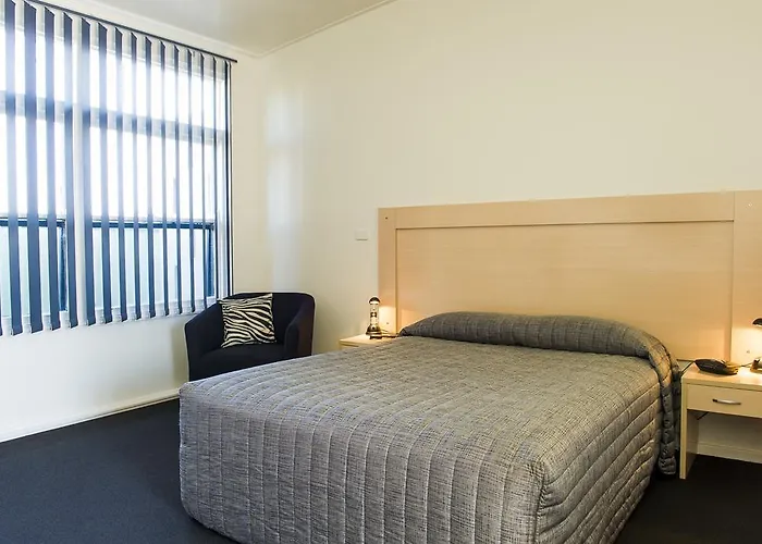 Cherry Blossom Motor Inn Young