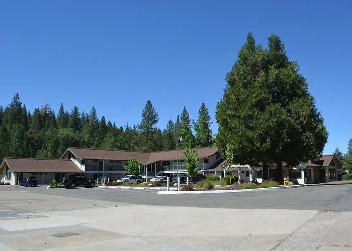 Pioneer Inn & Suites Volcano