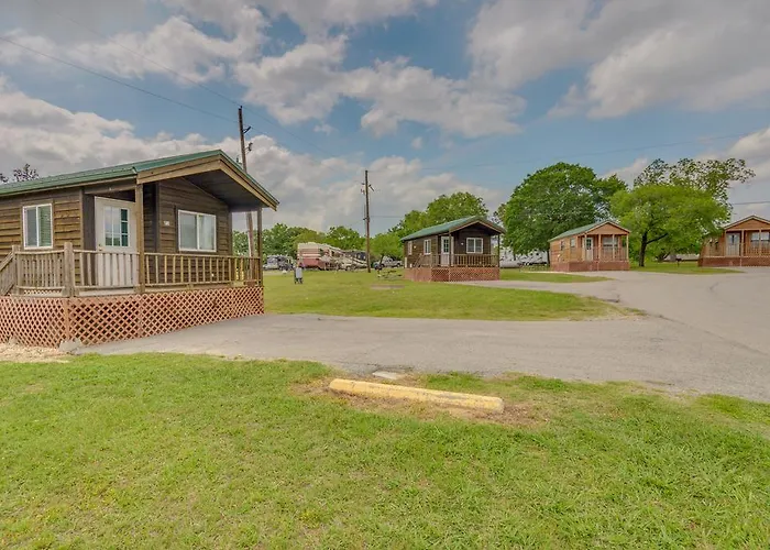 Lake Conroe One-Bedroom Cabin 3 Willis