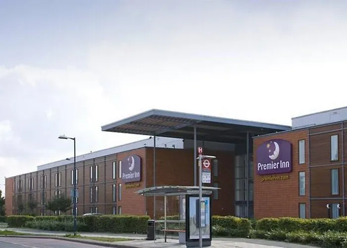 Premier Inn London Heathrow Airport T2 & T3 - Bath Road Hounslow