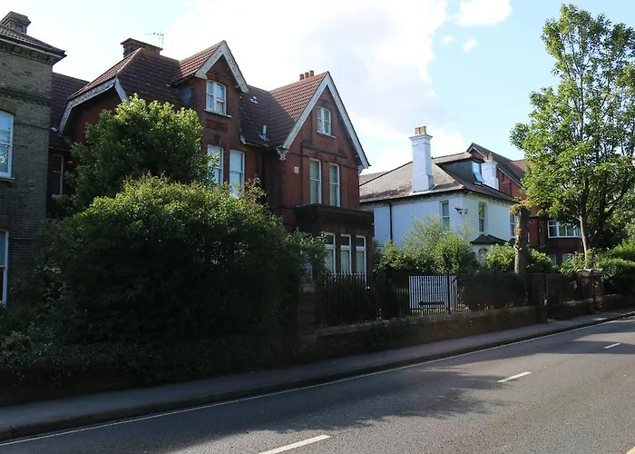 Acorn Lodge Guest House - Free Parking Gosport
