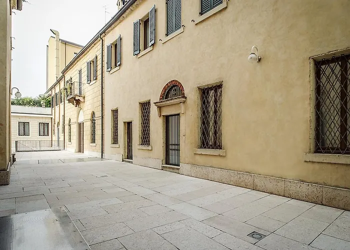 Arena Easy Suites Guesthouse Verona