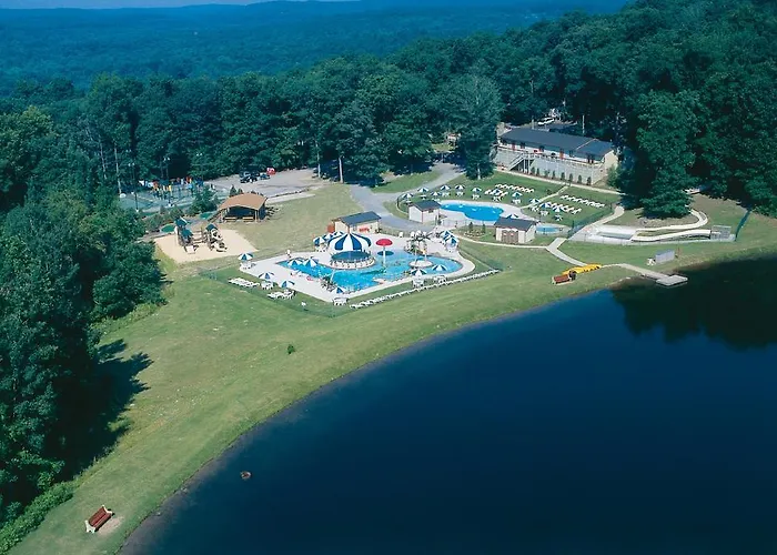Scotrun Camping Resort Deluxe Park Model 4