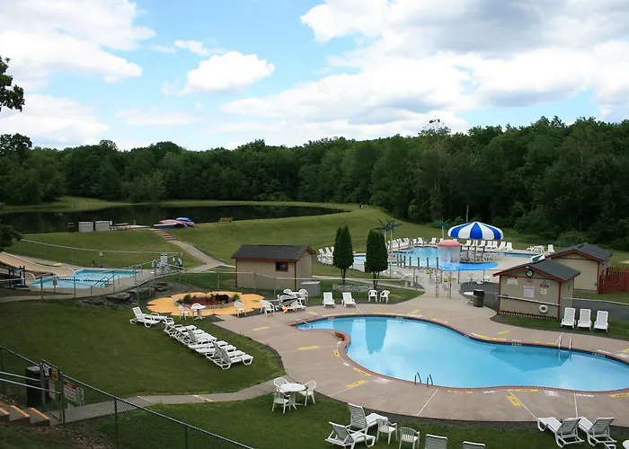 Scotrun Camping Resort Deluxe Park Model 4